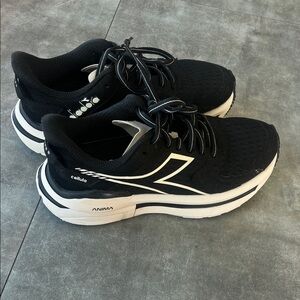 Diadora Women’s Black and White Athletic Shoes